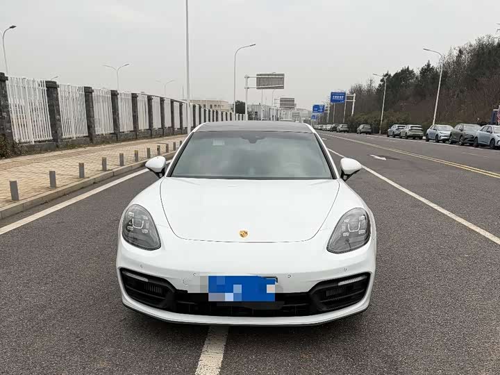 Фото 2 - Porsche Panamera