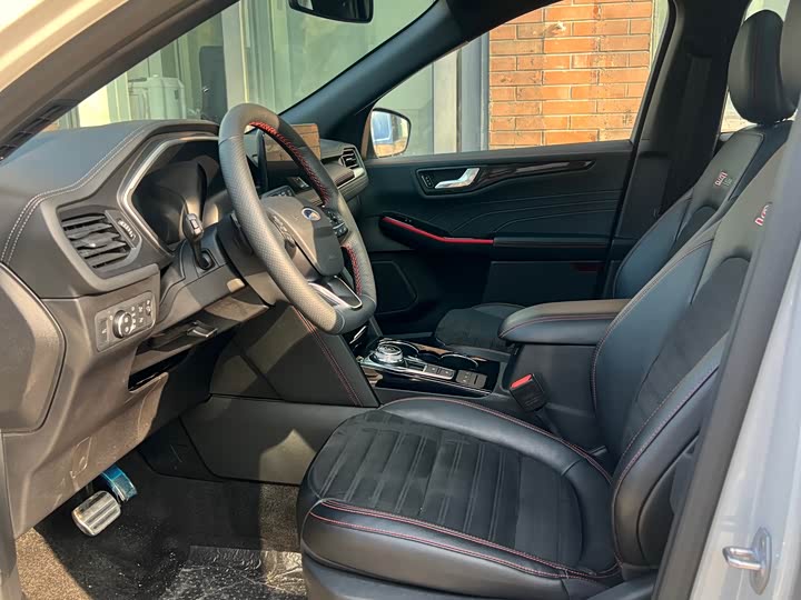 Фото 4 - Ford Escape