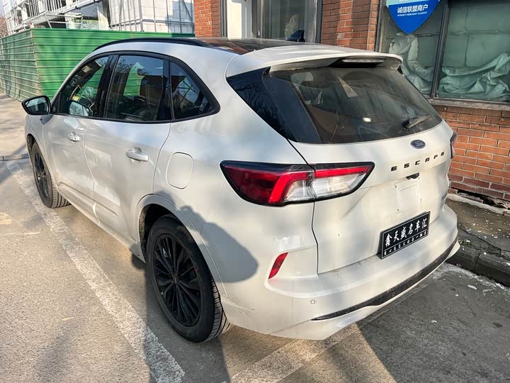 Фото 8 - Ford Escape