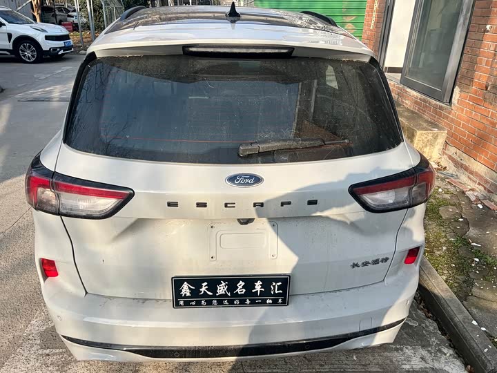 Фото 9 - Ford Escape