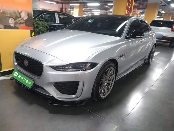 Фото 2 - Jaguar XE L