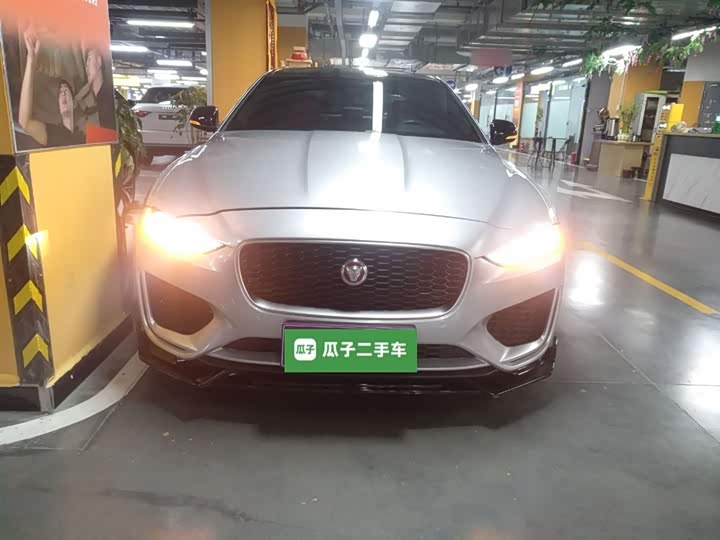Фото 3 - Jaguar XE L