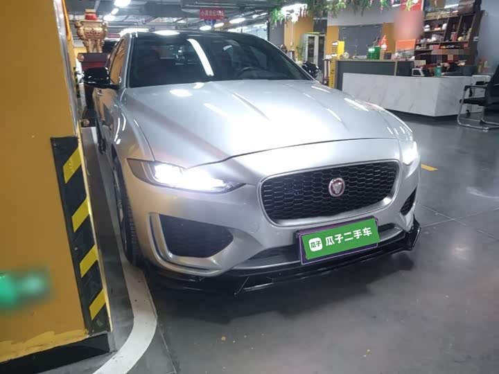 Фото 4 - Jaguar XE L