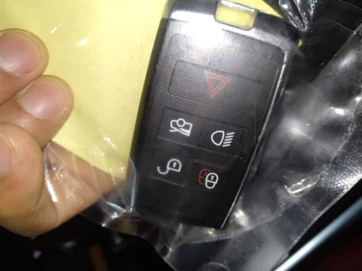 Фото 9 - Jaguar XE L