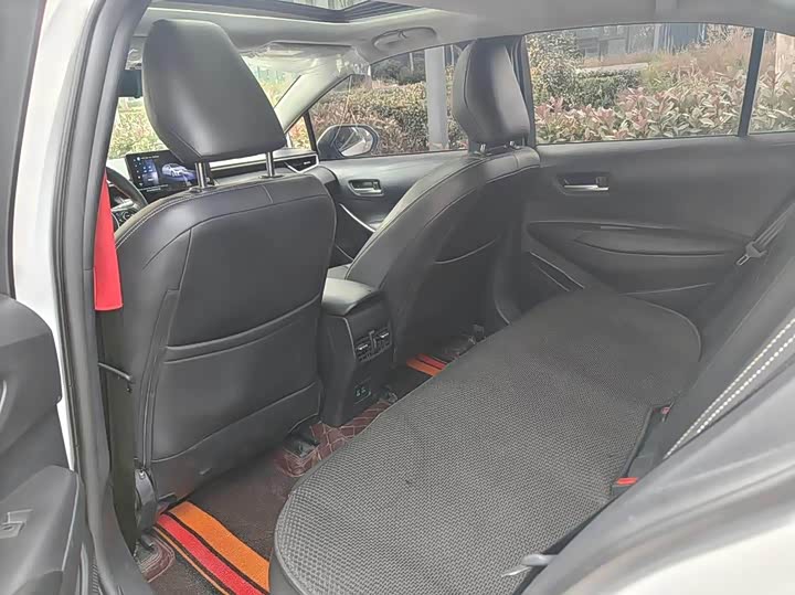 Фото 6 - Toyota Corolla