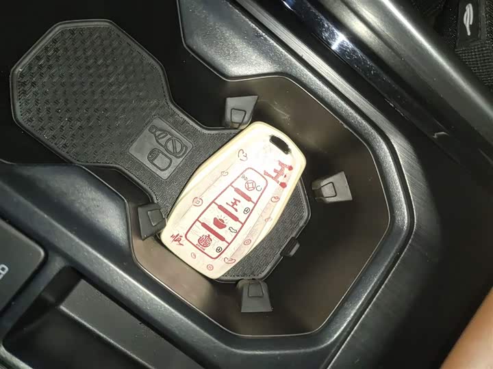 Фото 9 - Geely Vision X6