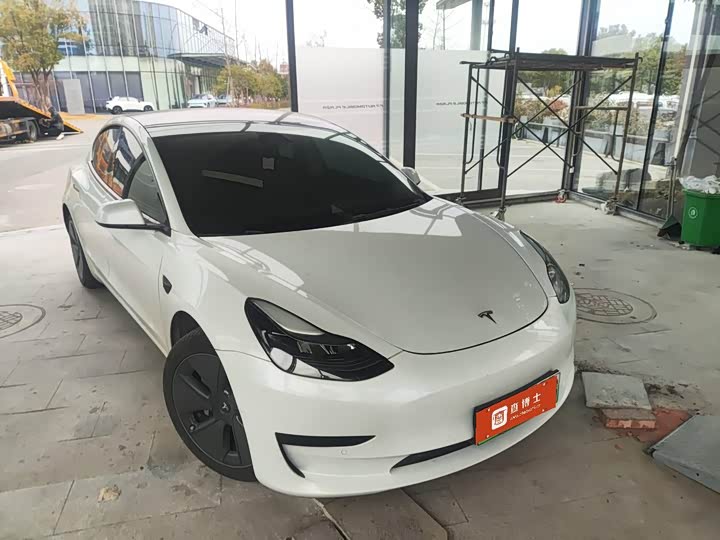 Фото 2 - Tesla Model 3