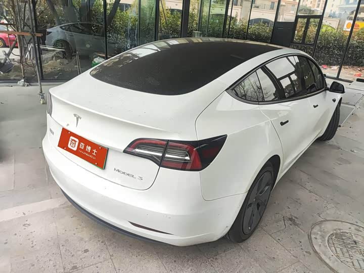 Фото 3 - Tesla Model 3