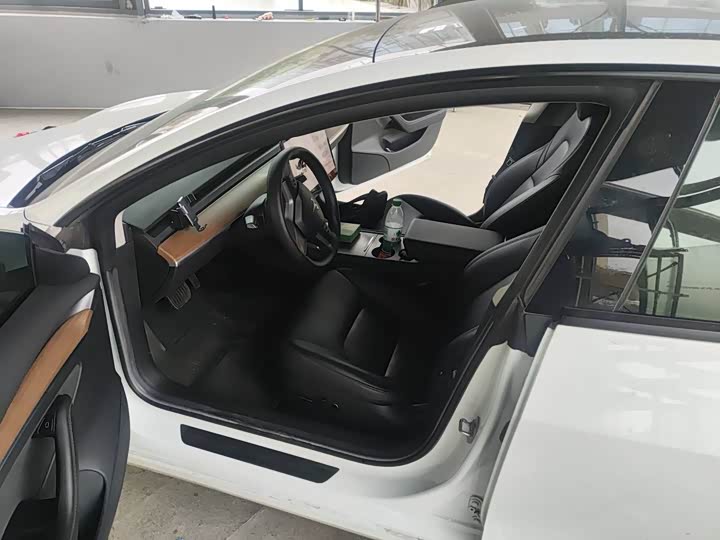 Фото 5 - Tesla Model 3