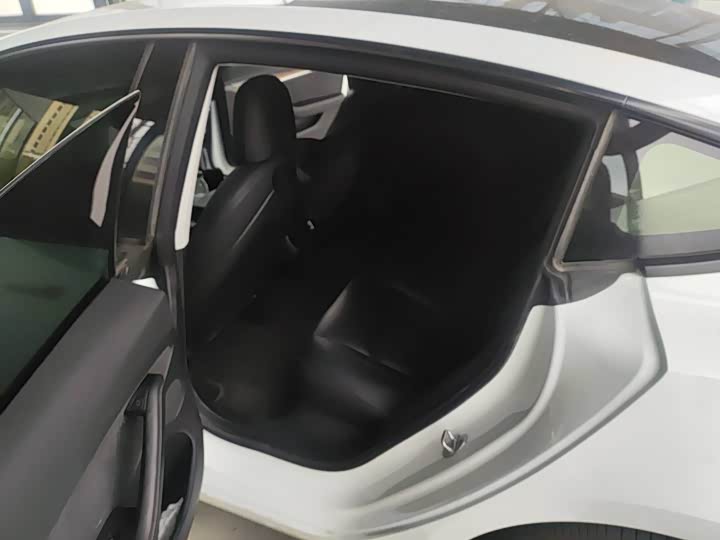 Фото 6 - Tesla Model 3