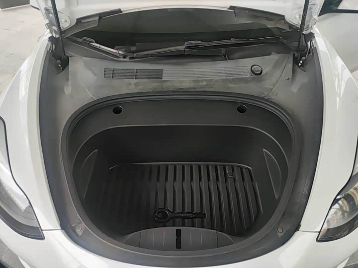 Фото 9 - Tesla Model 3