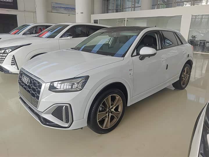 Фото 1 - Audi Q2L