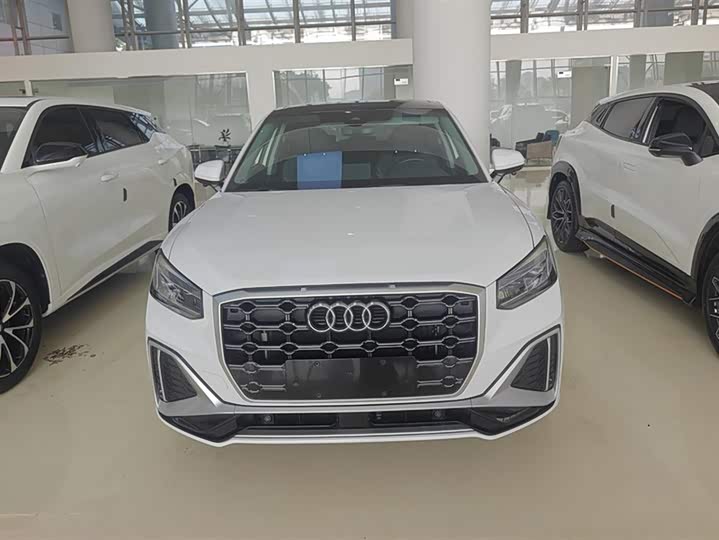 Фото 2 - Audi Q2L