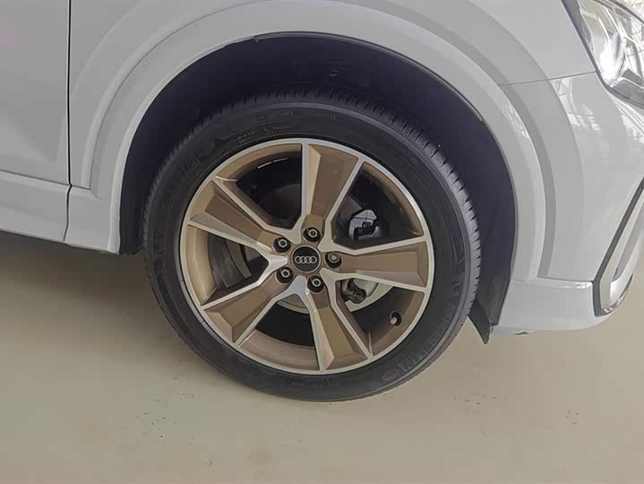 Фото 5 - Audi Q2L