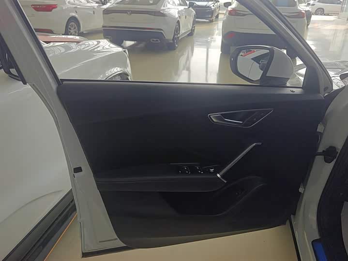 Фото 6 - Audi Q2L