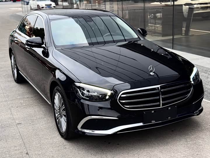 Фото 1 - Mercedes-Benz E-Class