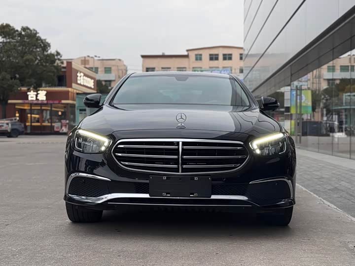 Фото 2 - Mercedes-Benz E-Class