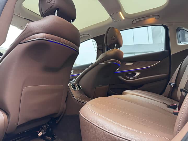 Фото 8 - Mercedes-Benz E-Class