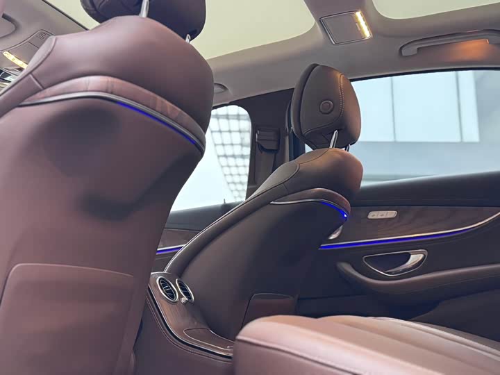 Фото 9 - Mercedes-Benz E-Class