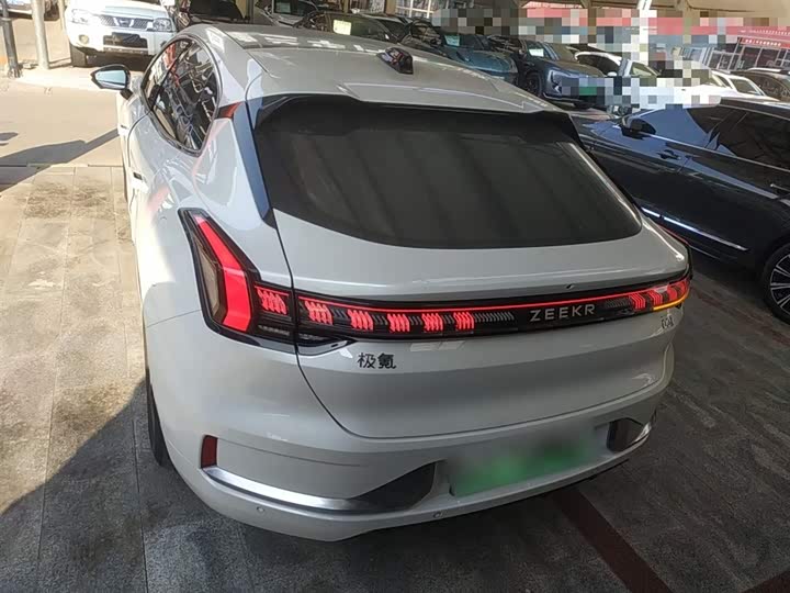 Фото 6 - Zeekr 001