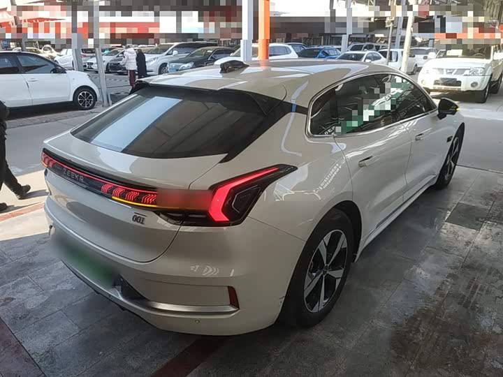 Фото 7 - Zeekr 001