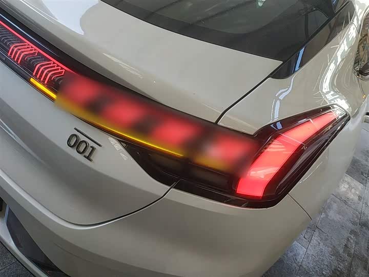 Фото 8 - Zeekr 001