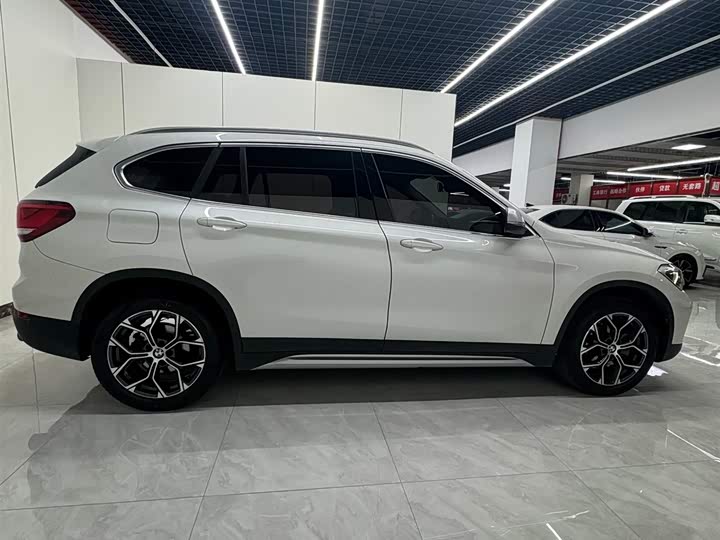 Фото 8 - BMW X1