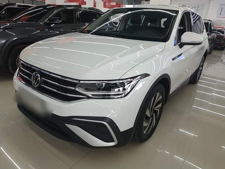 Фото 1 - Volkswagen Tiguan L Pro