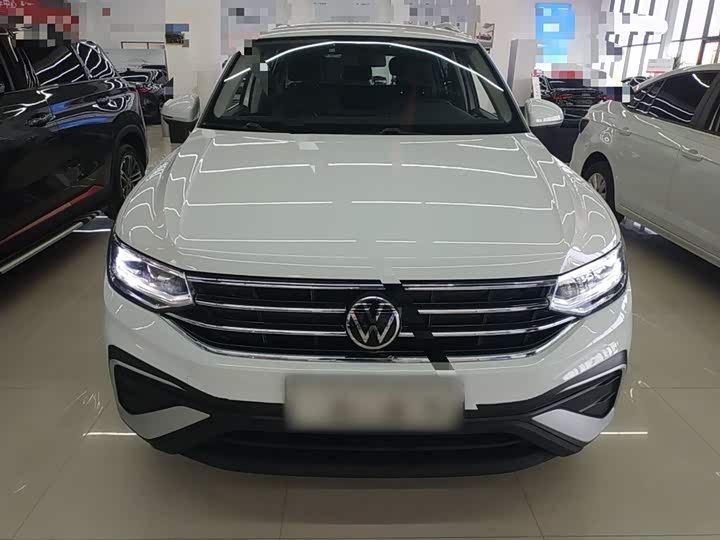 Фото 3 - Volkswagen Tiguan L Pro
