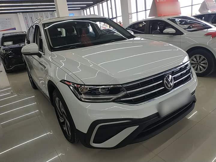 Фото 4 - Volkswagen Tiguan L Pro