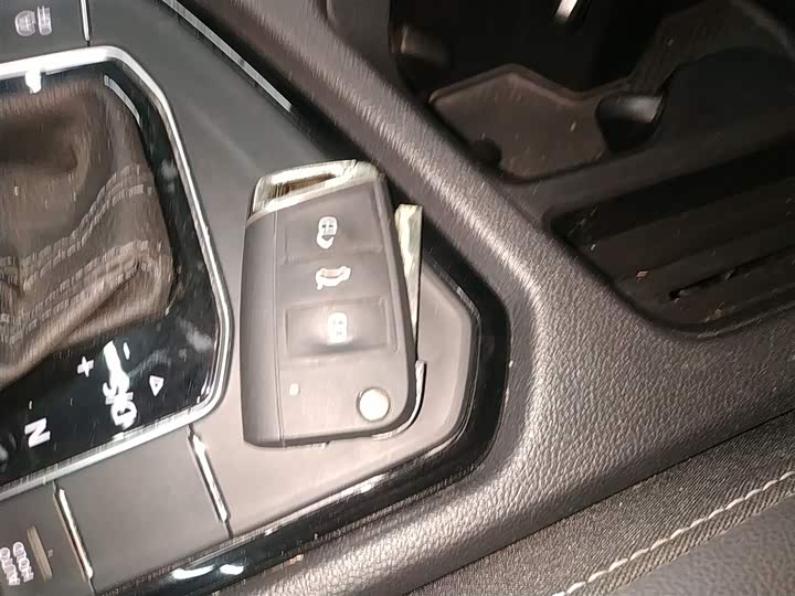 Фото 9 - Volkswagen Tiguan L Pro