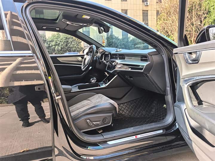 Фото 7 - Audi A6L