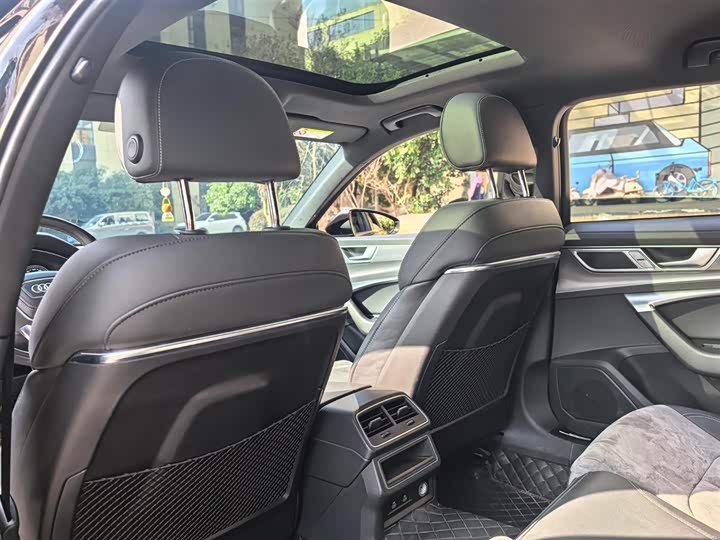 Фото 8 - Audi A6L