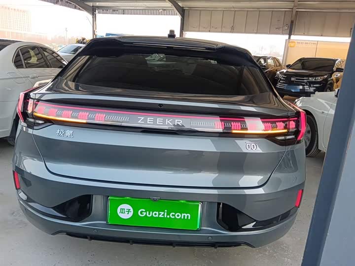 Фото 6 - Zeekr 001