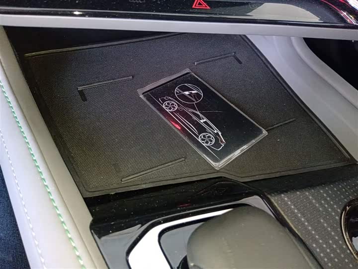 Фото 9 - Zeekr 001