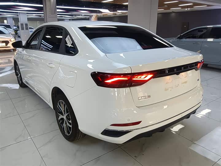 Фото 5 - Geely Emgrand