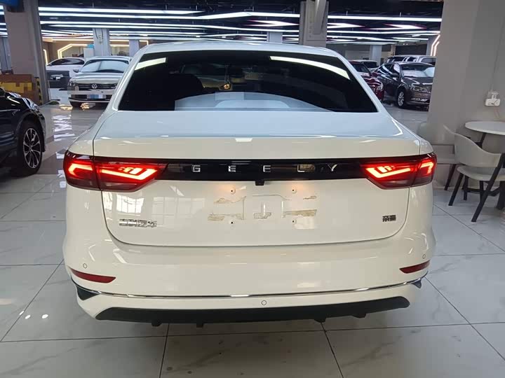 Фото 6 - Geely Emgrand