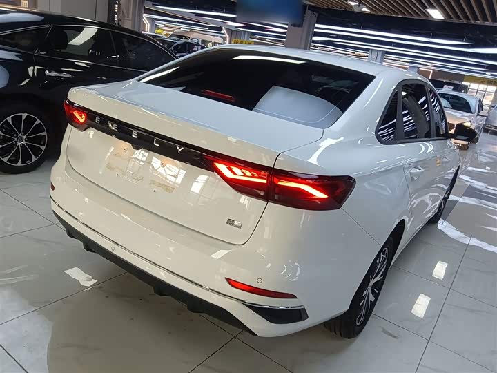 Фото 7 - Geely Emgrand