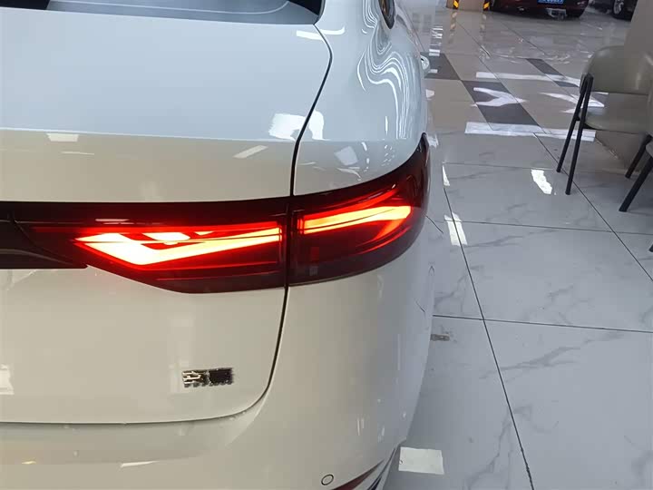 Фото 8 - Geely Emgrand