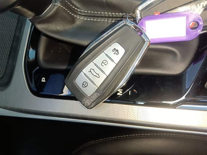 Фото 9 - Geely Emgrand