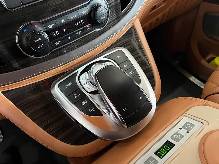 Фото 8 - Mercedes-Benz Vito