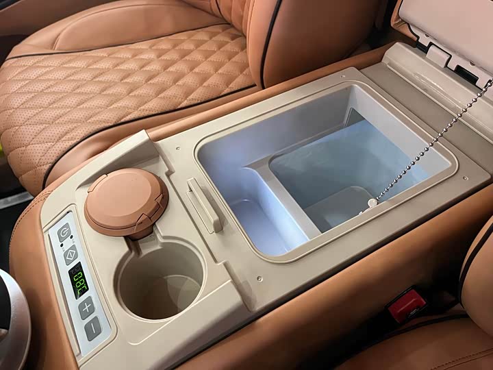 Фото 9 - Mercedes-Benz Vito