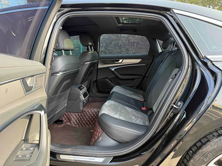 Фото 7 - Audi A6L