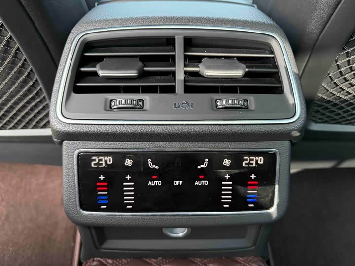 Фото 8 - Audi A6L