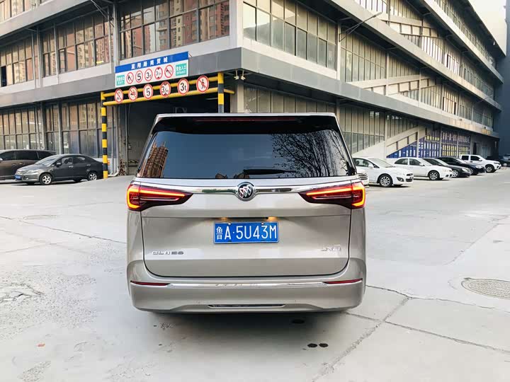 Фото 7 - Buick GL8 ES