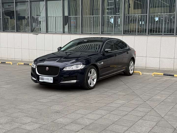 Фото 1 - Jaguar XF L