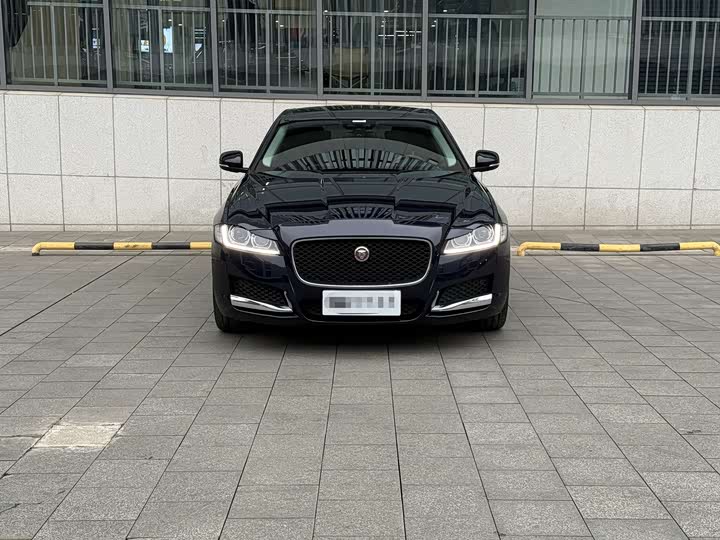 Фото 2 - Jaguar XF L