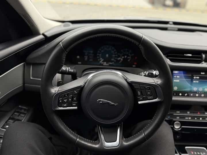 Фото 7 - Jaguar XF L