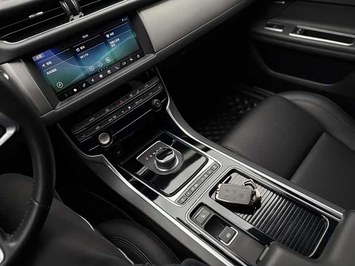 Фото 9 - Jaguar XF L