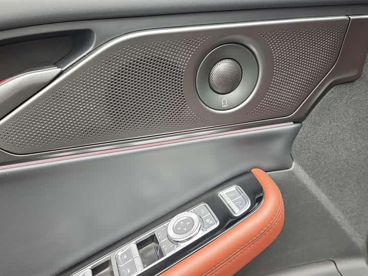 Фото 9 - Lincoln Z (Zephyr)